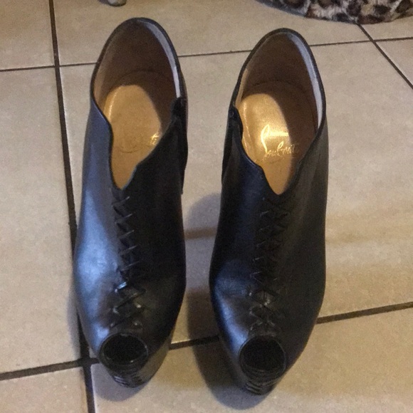s-l400.jpg Great condition Authentic Louboutin booties
